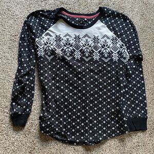 Cuddl Duds fleece pajamas. Size XL. Black winter pattern. Super soft